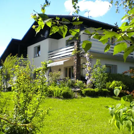 Gaestezimmer Weiss Apartment